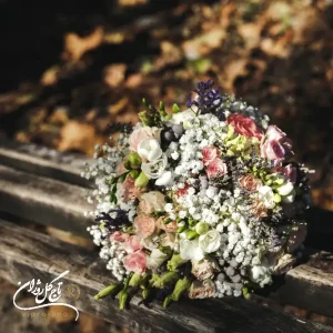 گل آرایی سنگ قبر برای سالگرد